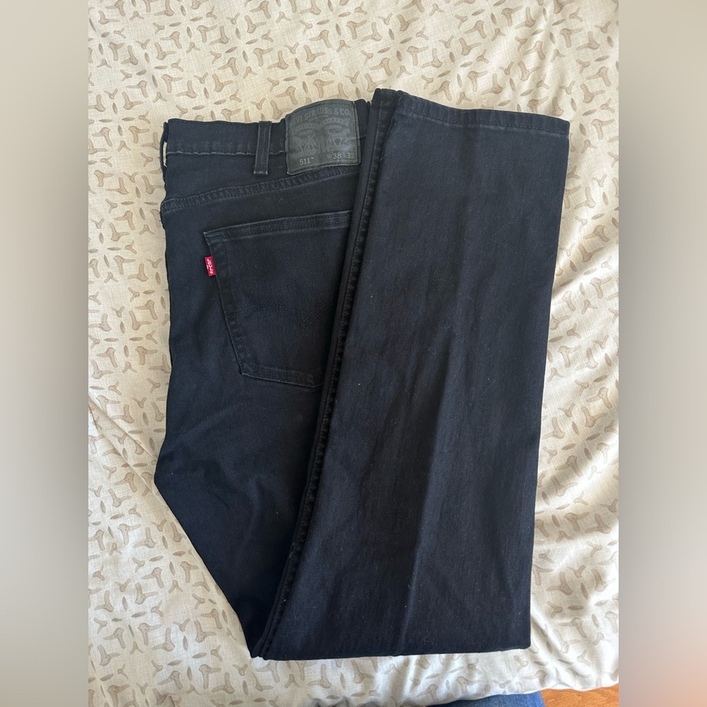 Levis Jeans - Picture 3 of 5